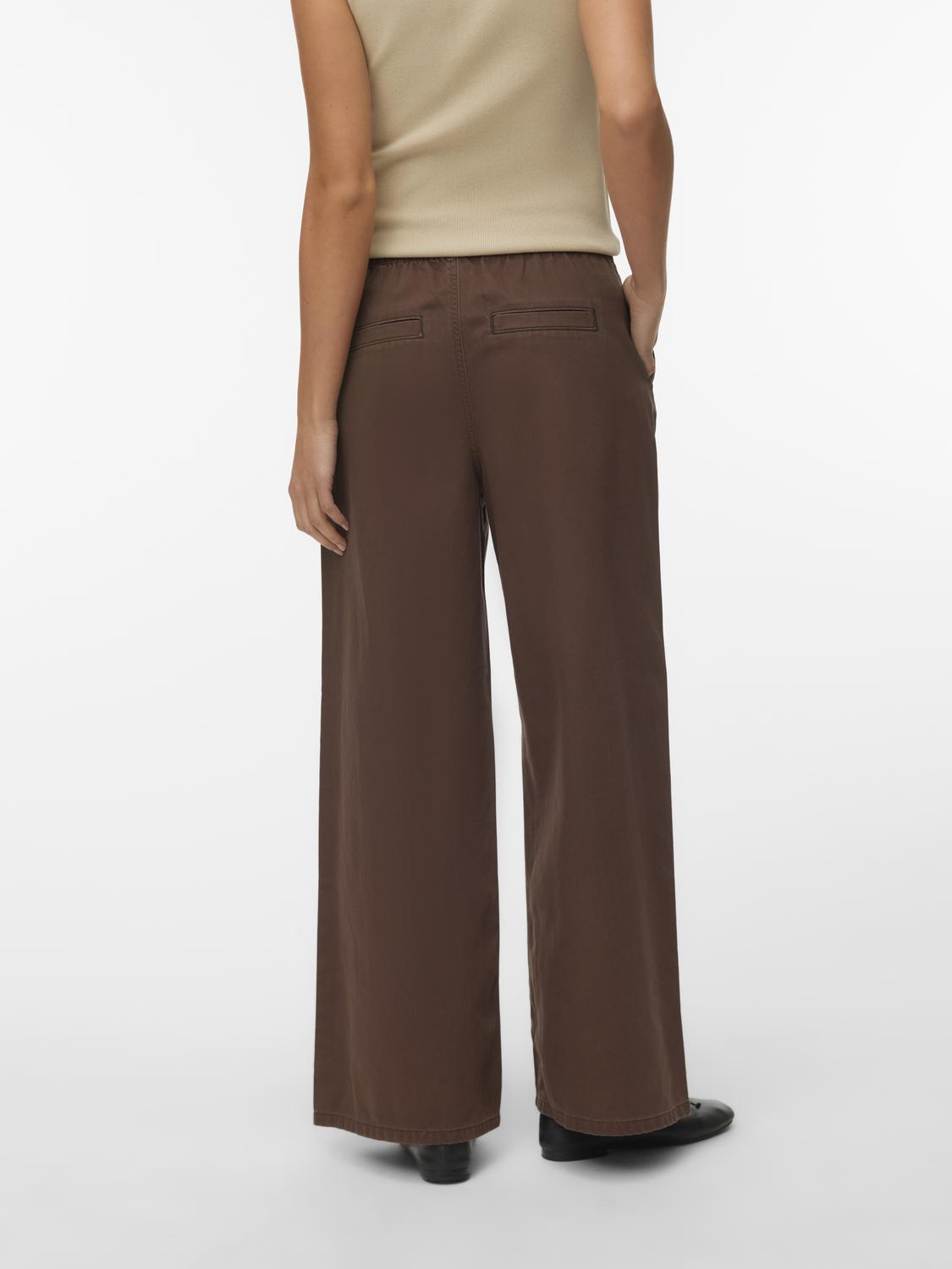 4933379