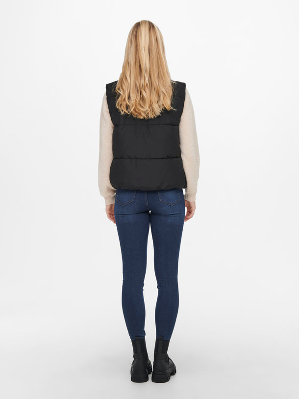 Product CHALECO NEW ERICA - Black Detail:SILVER ZIPPER - Image 4