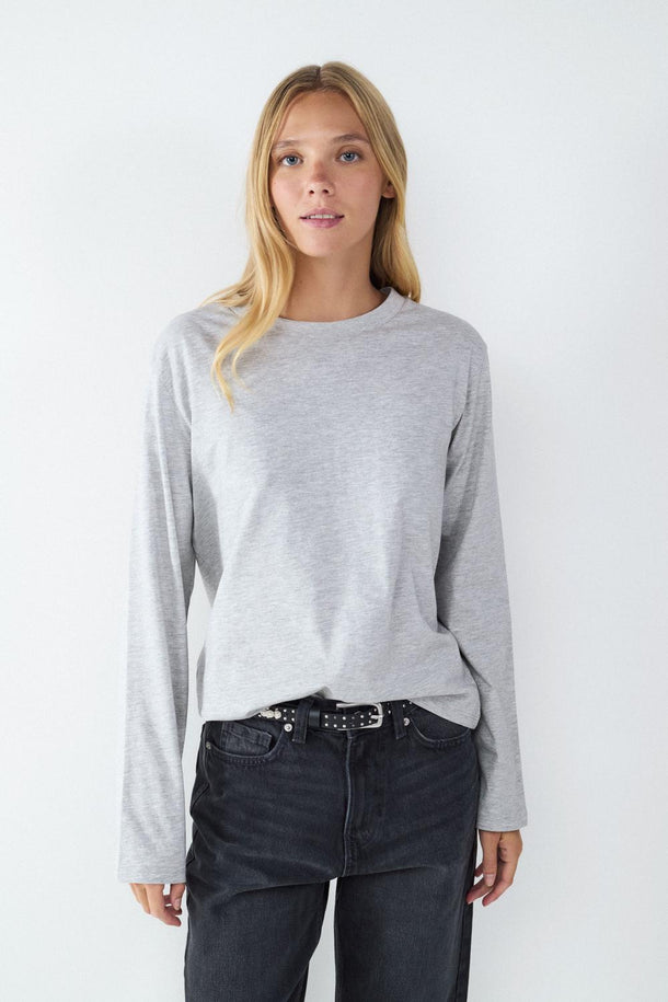 Product POLERA BÁSICA REGULAR MANGA LARGA ALGODÓN BMK-Super Light Grey Melange - Image 2