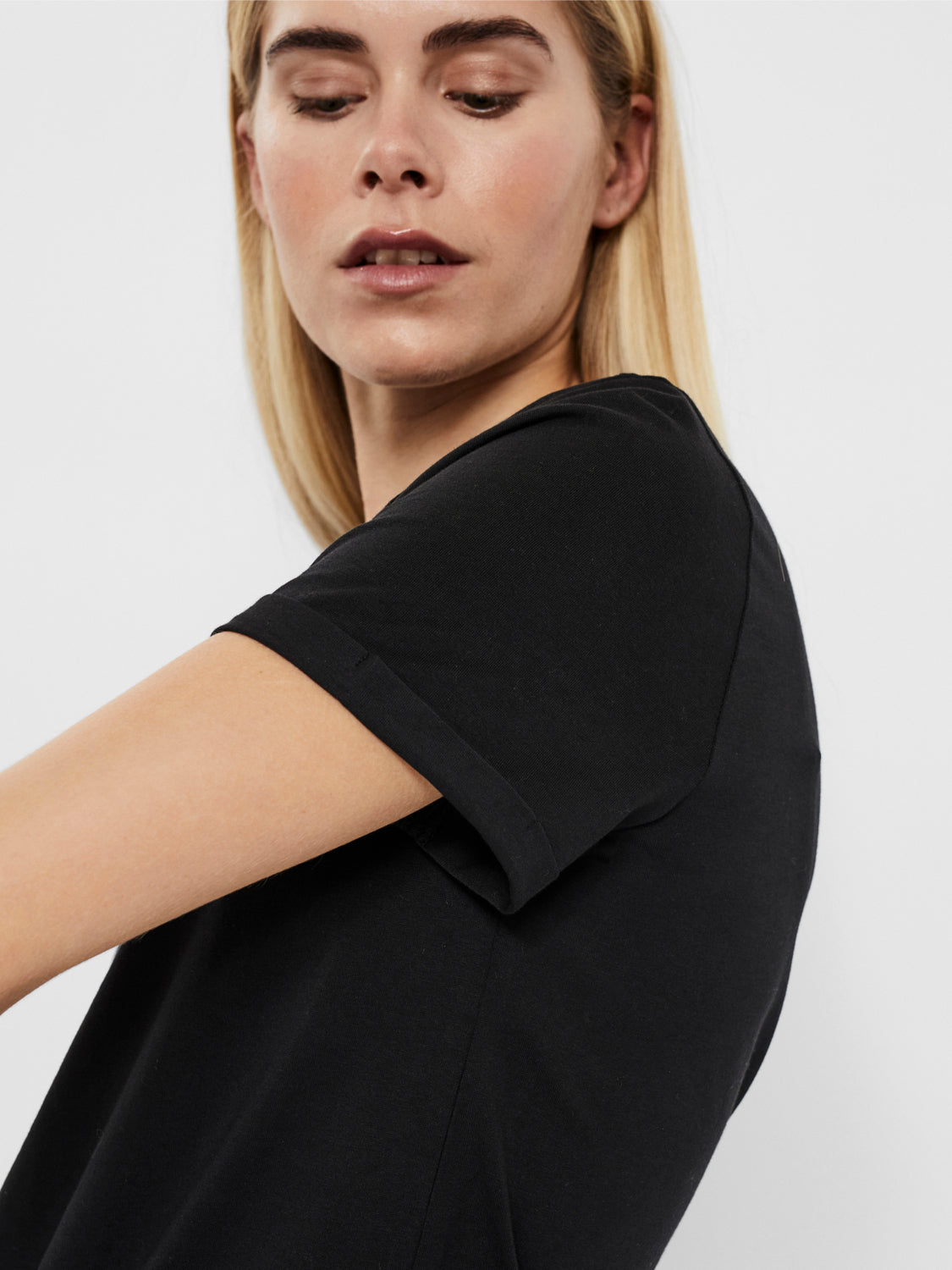 POLERA MINIMAL MANGA CORTA PAULA - Black