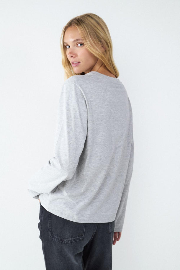 Product POLERA BÁSICA REGULAR MANGA LARGA ALGODÓN BMK-Super Light Grey Melange - Image 3