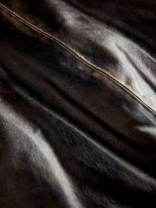 Product MINI FALDA EFECTO CUERO SELMA-Black Detail:RUB OFF - Image 3