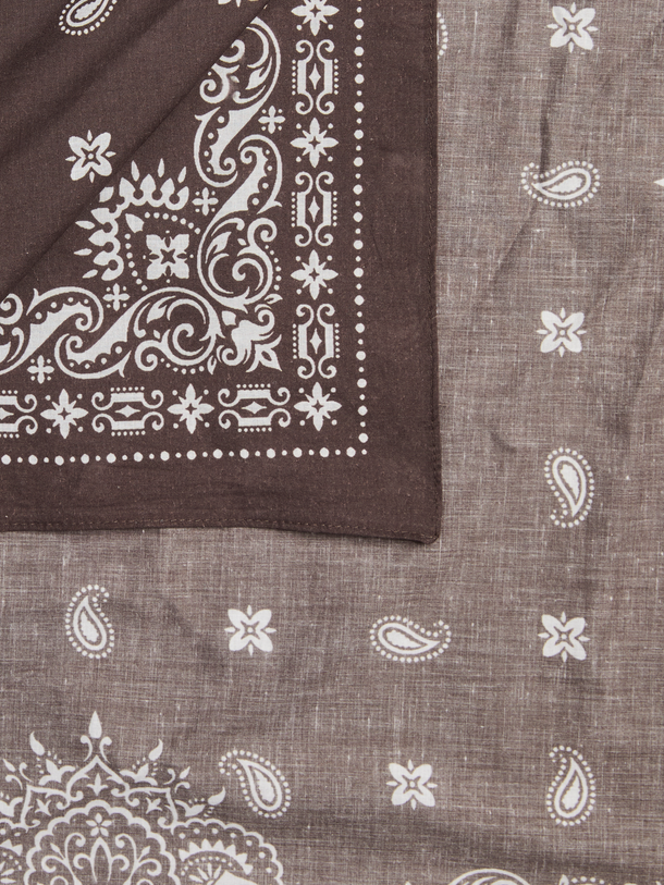 Product PAÑUELO CUADRADO ANNA-Hot Fudge Print:PAISLEY - Image 2