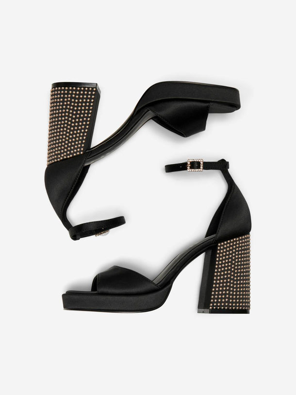 Product TACONES CON TACHAS ARLO - Black - Image 1