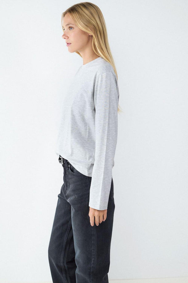 Product POLERA BÁSICA REGULAR MANGA LARGA ALGODÓN BMK-Super Light Grey Melange - Image 4