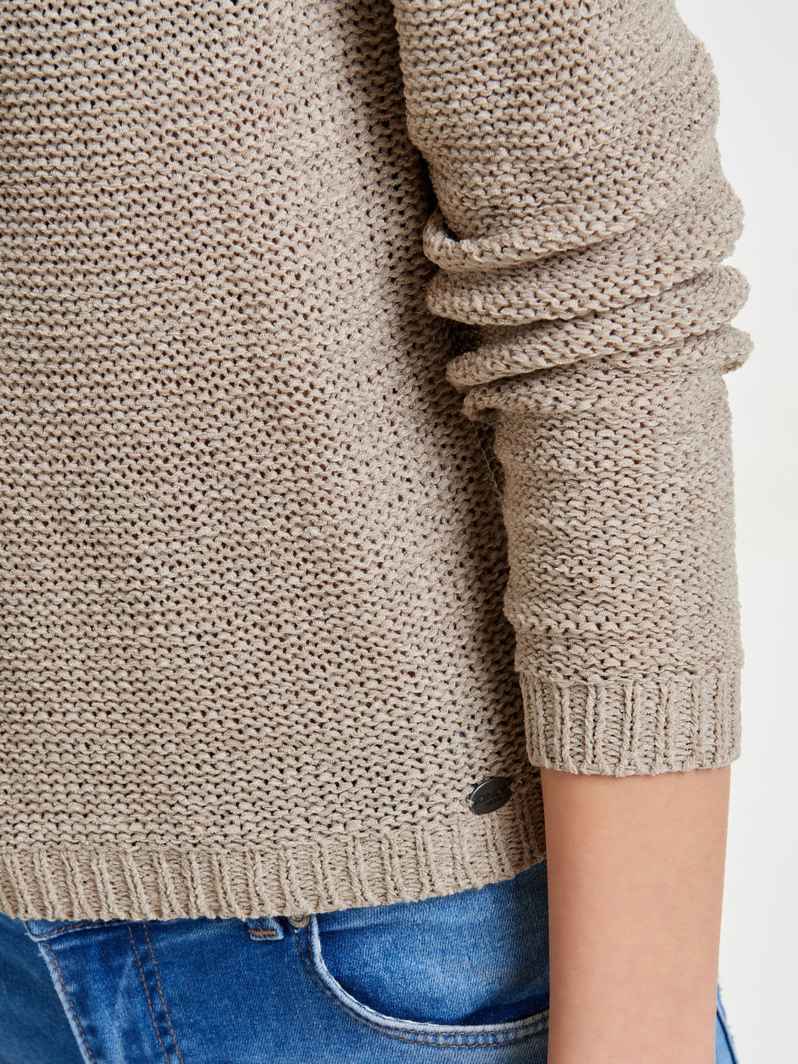 SWEATER TEJIDO CUELLO REDONDO GEENA - Simply Taupe