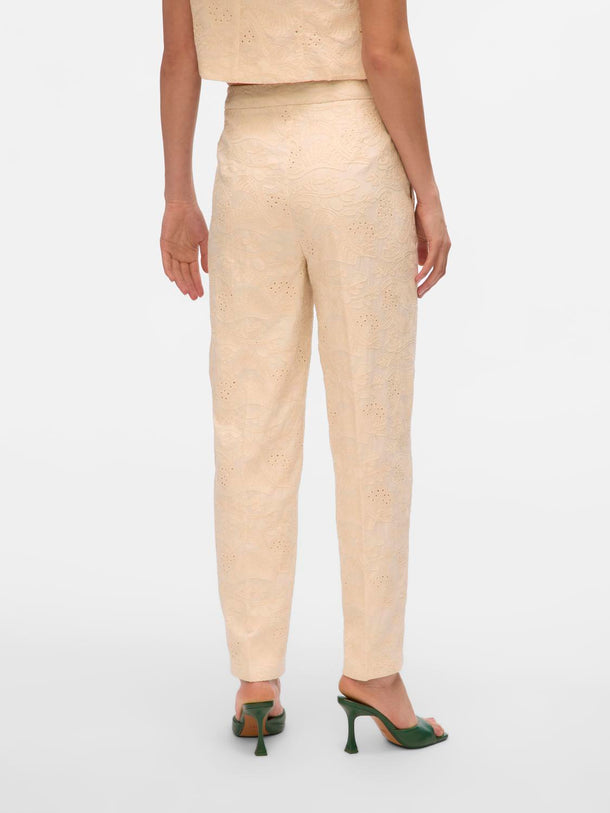 Product PANTALÓN CARROT ELINE-Cloud Dancer Detail:EMBROIDERY ANGLAIS AS OFFER CUT - Image 5