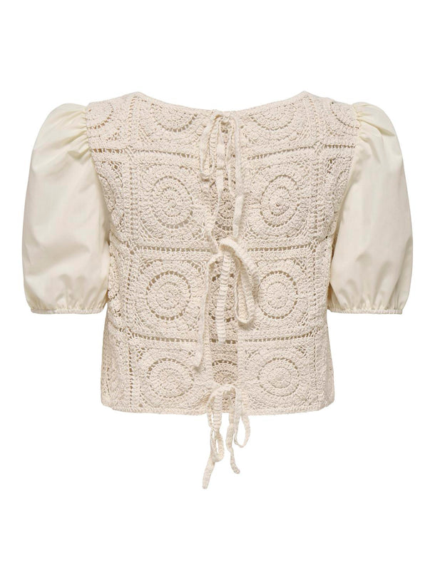 Product TOP BORDADO CON MANGA GLOBO CHARIS-Cloud Dancer Detail:Body lila flower (cloud dancer) - Image 2