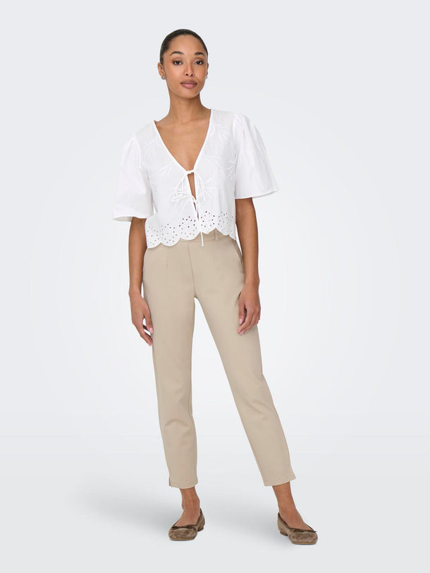 Product TOP CORTO CON BRODERIE Y MANGAS ABULLONADAS ALICE - Bright White - Image 2