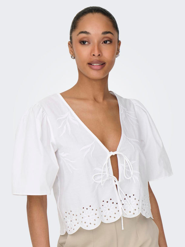 Product TOP CORTO CON BRODERIE Y MANGAS ABULLONADAS ALICE - Bright White - Image 6