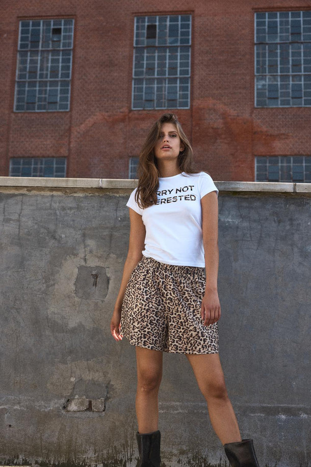 Product SHORT ESTAMPADO PEYTON - Silver Mink AOP:LEO - Image 1