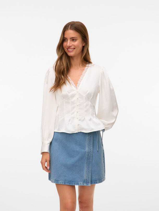 Product TOP CON MANGAS ABULLONADAS RITA-Cloud Dancer - Image 1