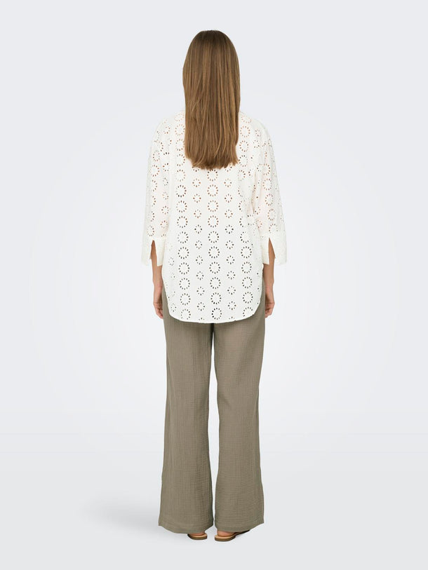 Product CAMISA TALLIE - Cloud Dancer Detail:2024 BRODERIE ANGLAISE - Image 3